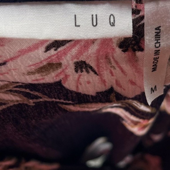 LUQ Stitch Fix Rhee Top Size M Navy Blue Pink Floral Tie Front Blouse Womens - Picture 5 of 6